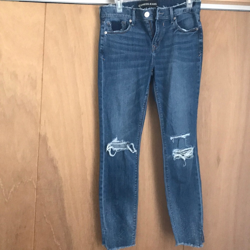 Distressed style jeans